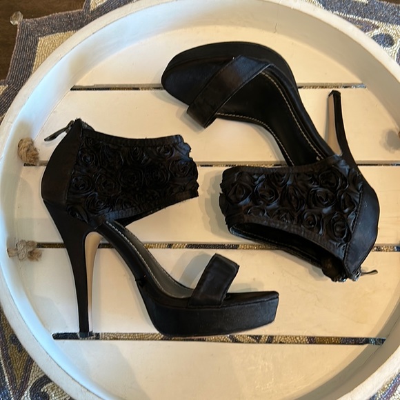 TRANSIT black satin floral embellished heels size 37 - Picture 3 of 10